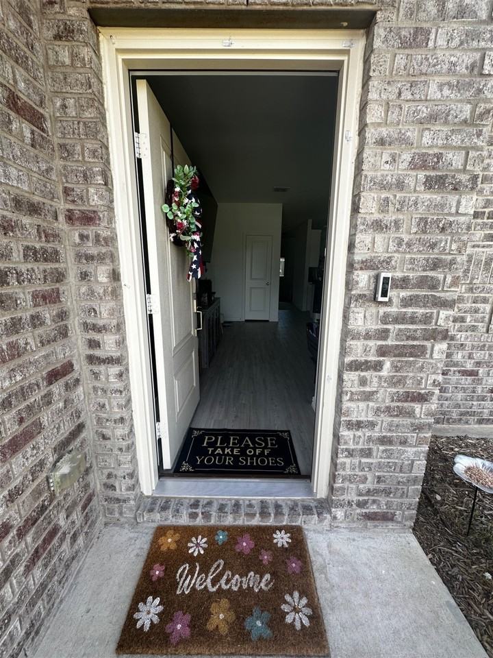 604 Hackney Dr - Photo 4 of 32