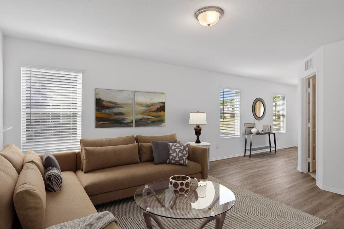 605 Grenada Lake Dr - Photo 3 of 38