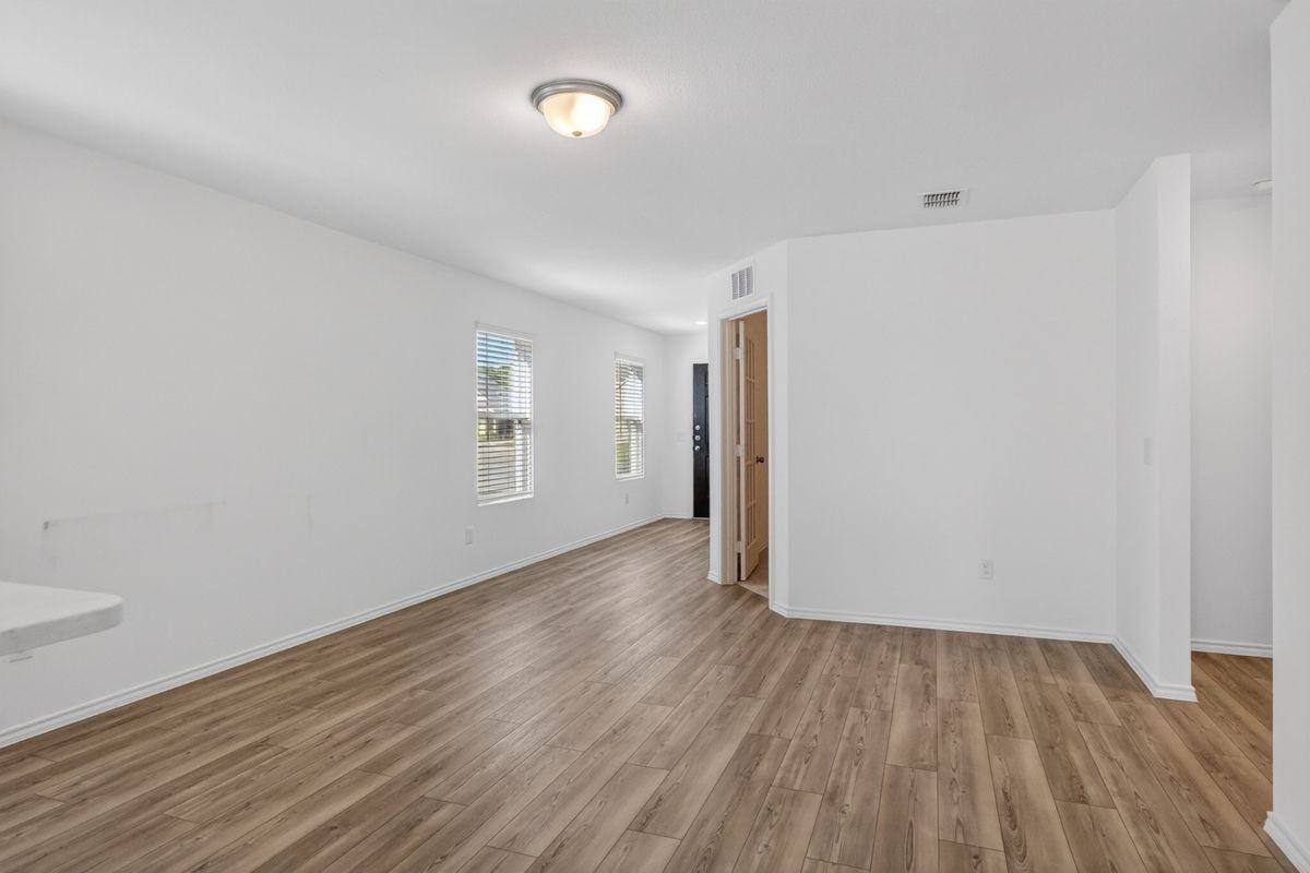 605 Grenada Lake Dr - Photo 6 of 38