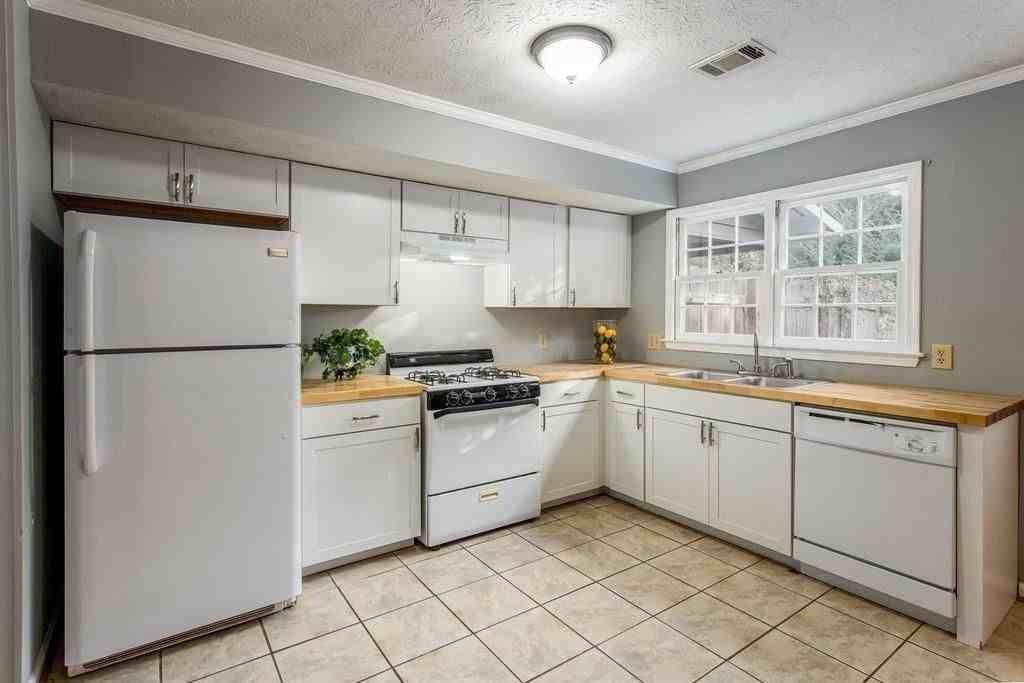 1405 Kennesaw Trace Ct Nw - Photo 6 of 22