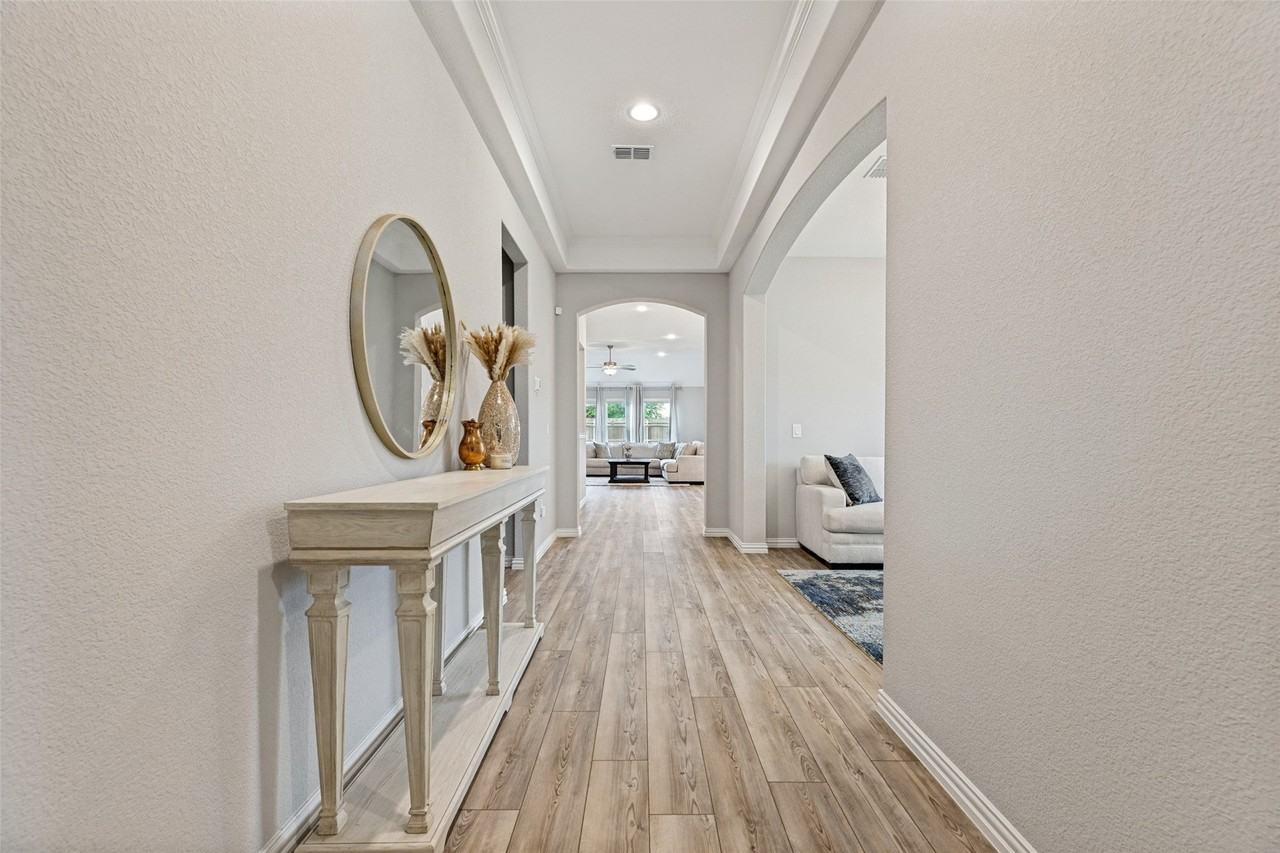 3125 Moldboard Dr - Photo 4 of 28