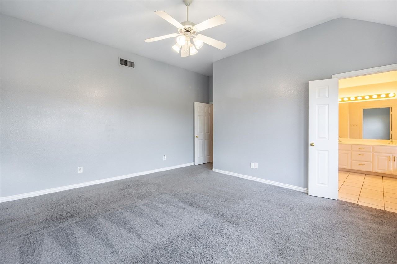 5813 Blackmon Ct - Photo 5 of 26