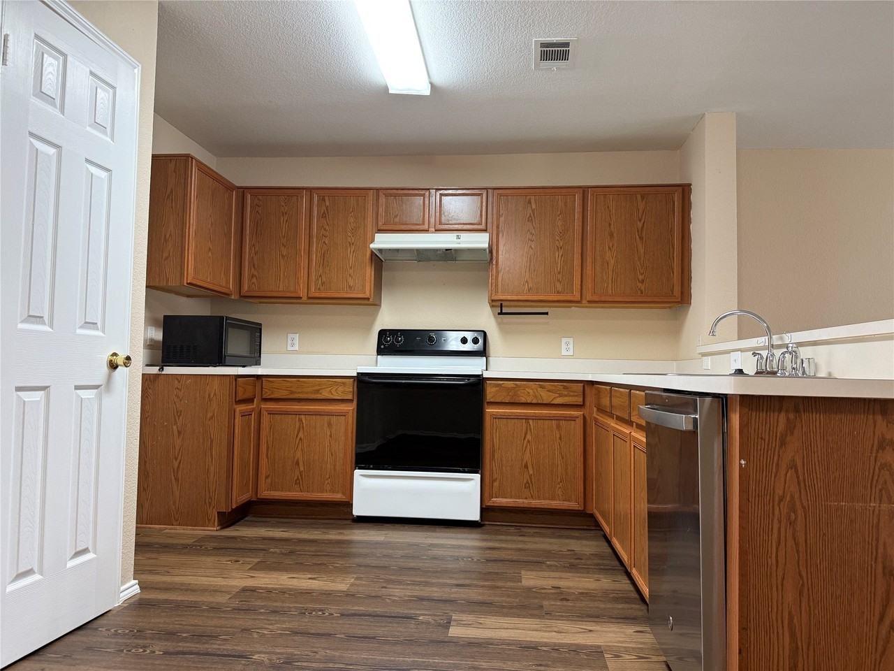 8824 Sagebrush Trl - Photo 3 of 21