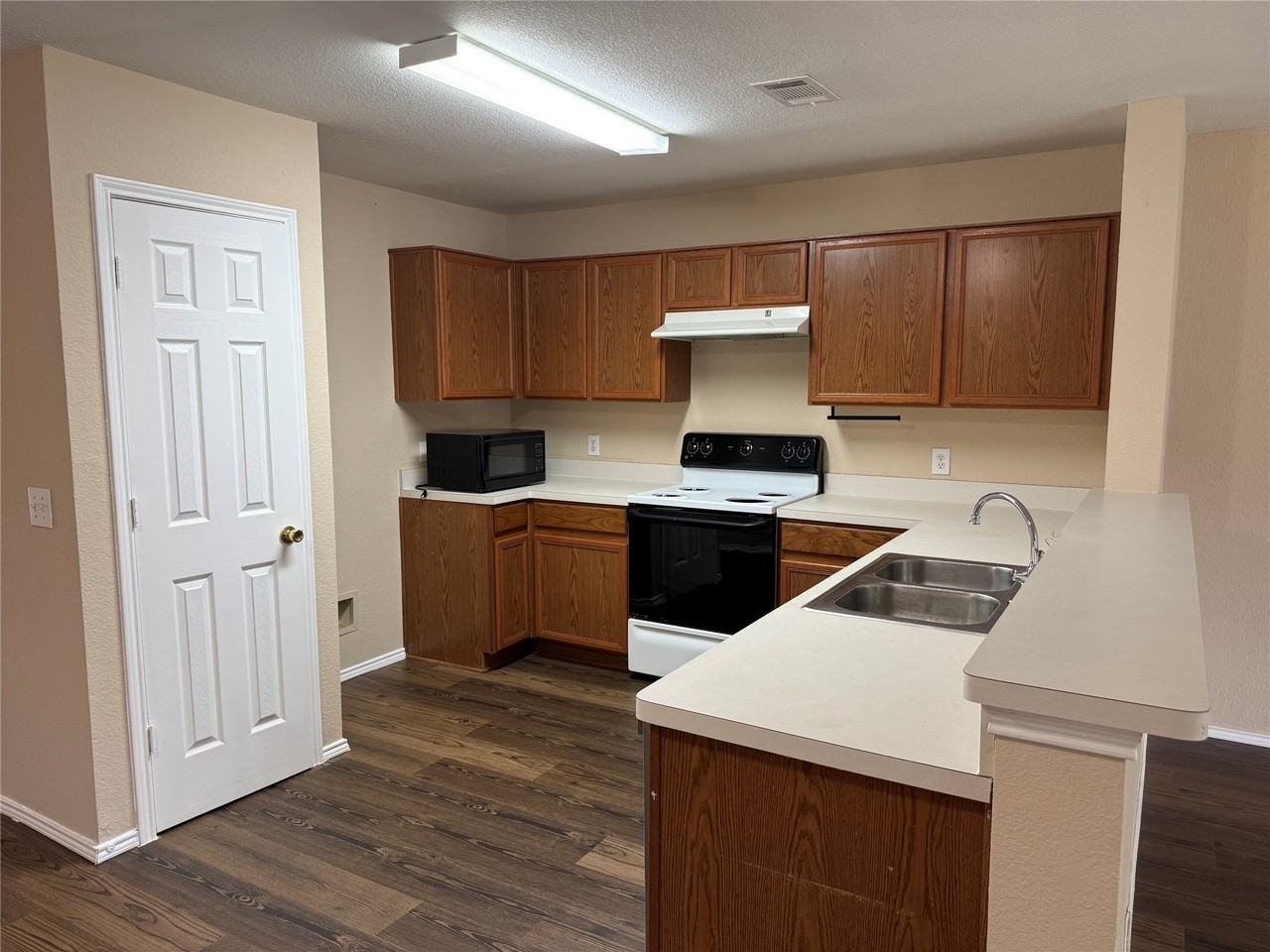 8824 Sagebrush Trl - Photo 4 of 21
