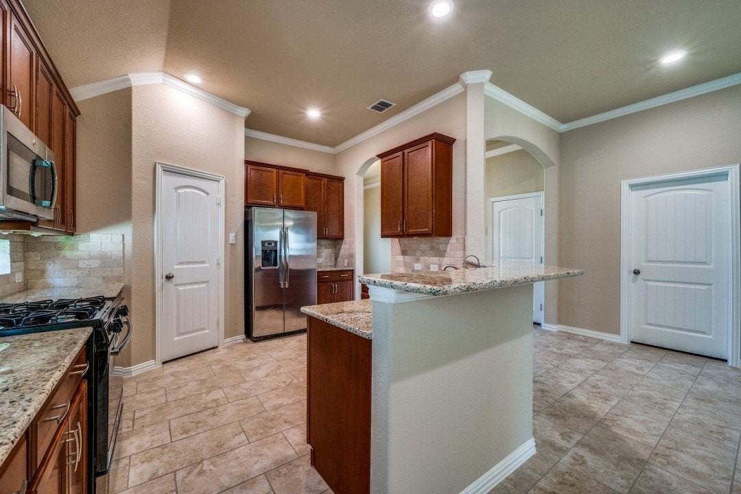 16708 Central Garden Ln - Photo 4 of 25