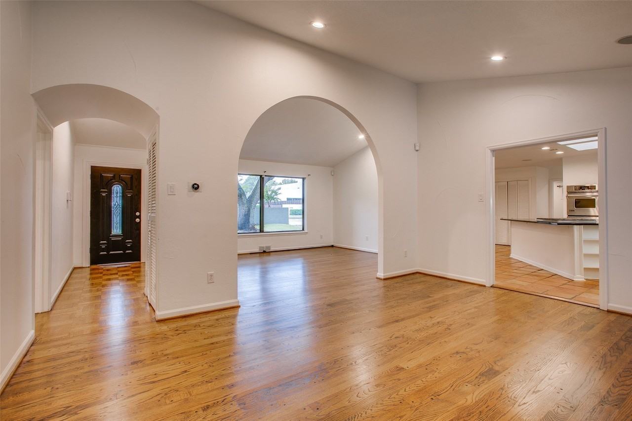 5815 Walnut Hill Ln - Photo 5 of 37