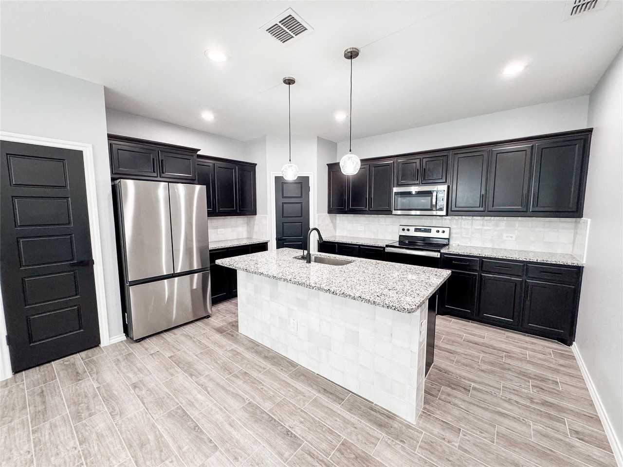 3227 Shortgrass Ln - Photo 3 of 17