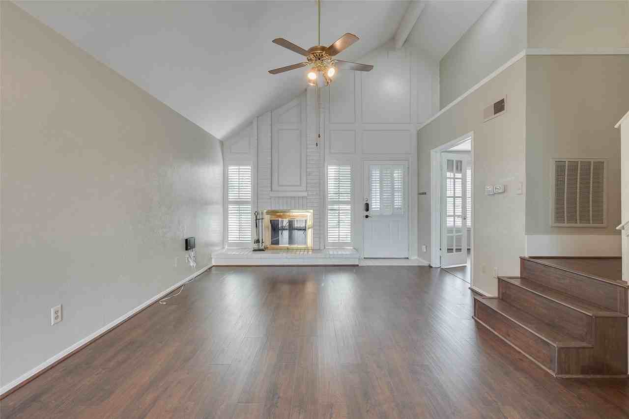 3343 Briaroaks Dr - Photo 3 of 14