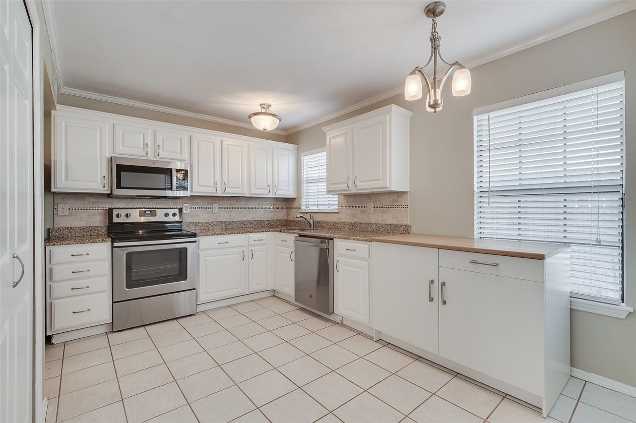 3343 Briaroaks Dr - Photo 5 of 14