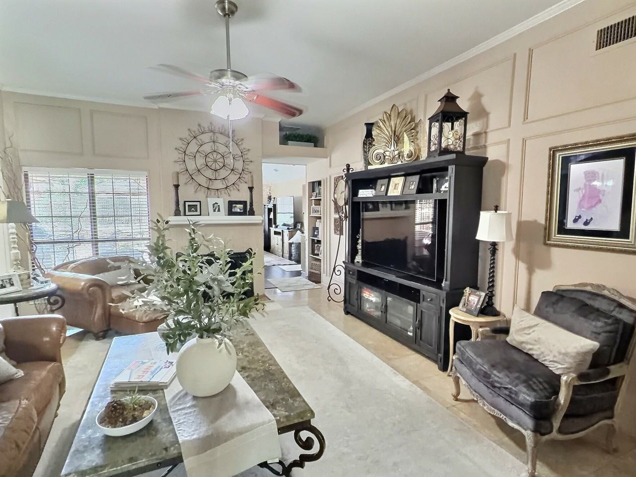 721 Eagle Dr - Photo 2 of 14