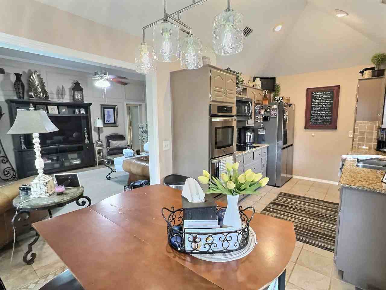 721 Eagle Dr - Photo 3 of 14