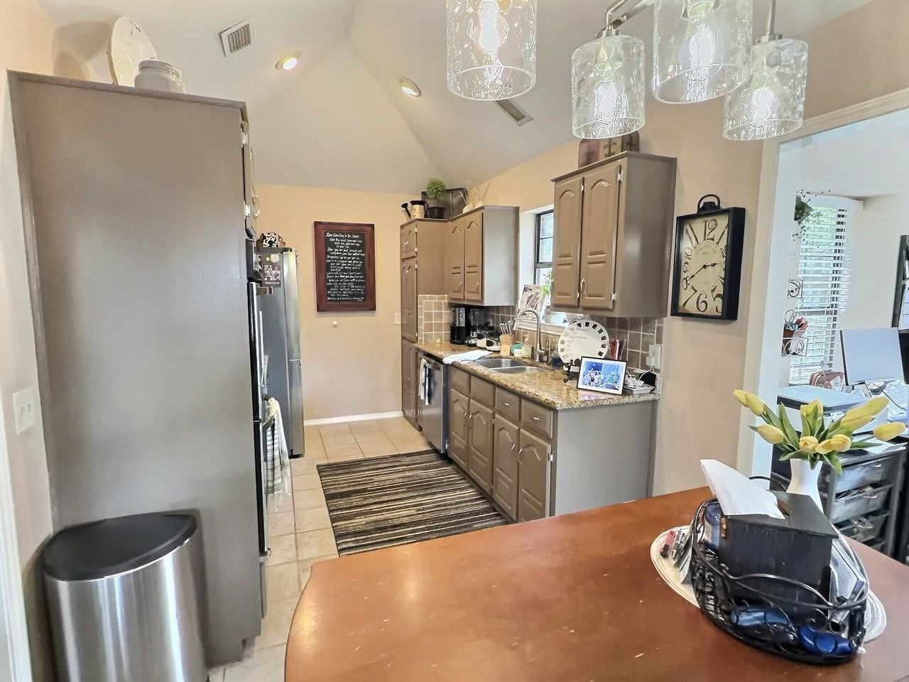 721 Eagle Dr - Photo 4 of 14