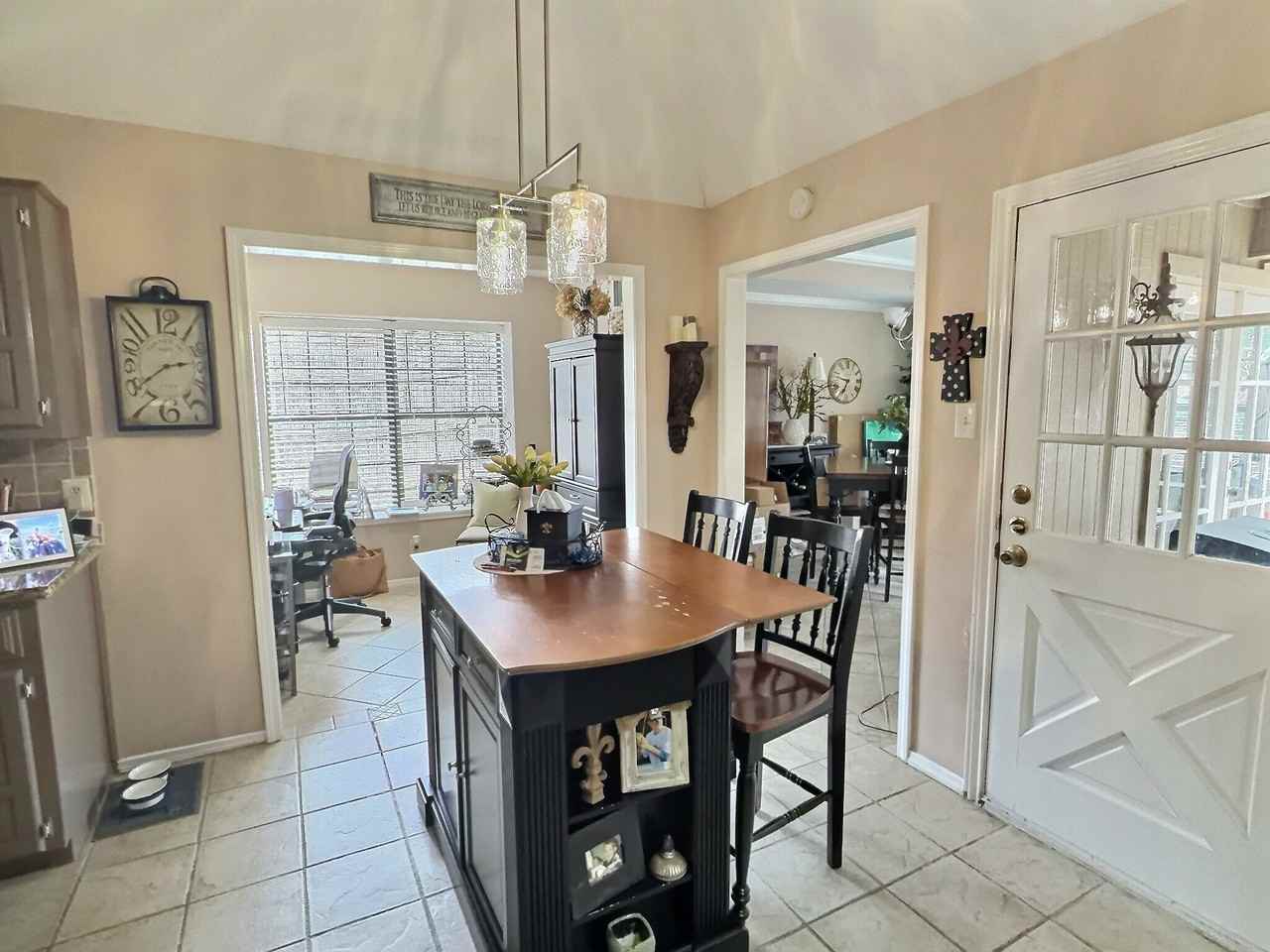 721 Eagle Dr - Photo 5 of 14