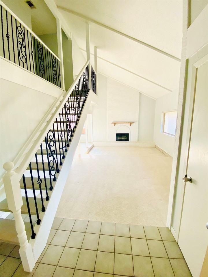 42 Merrie Cir - Photo 5 of 36
