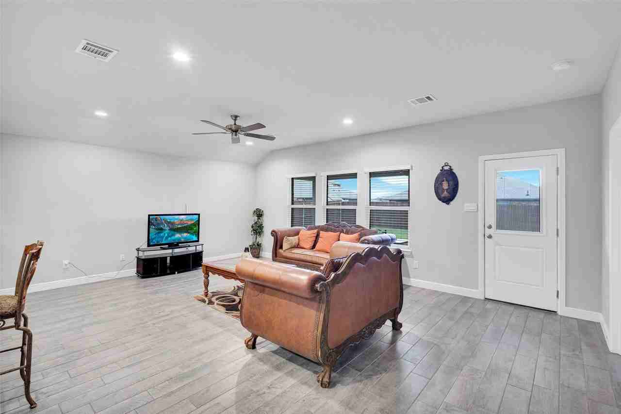 1221 Rolling Meadows Dr - Photo 7 of 27