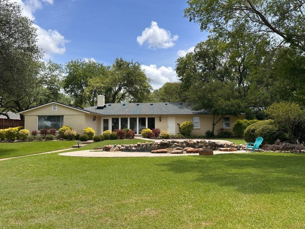4146 Shore Front Dr - Photo 2 of 28