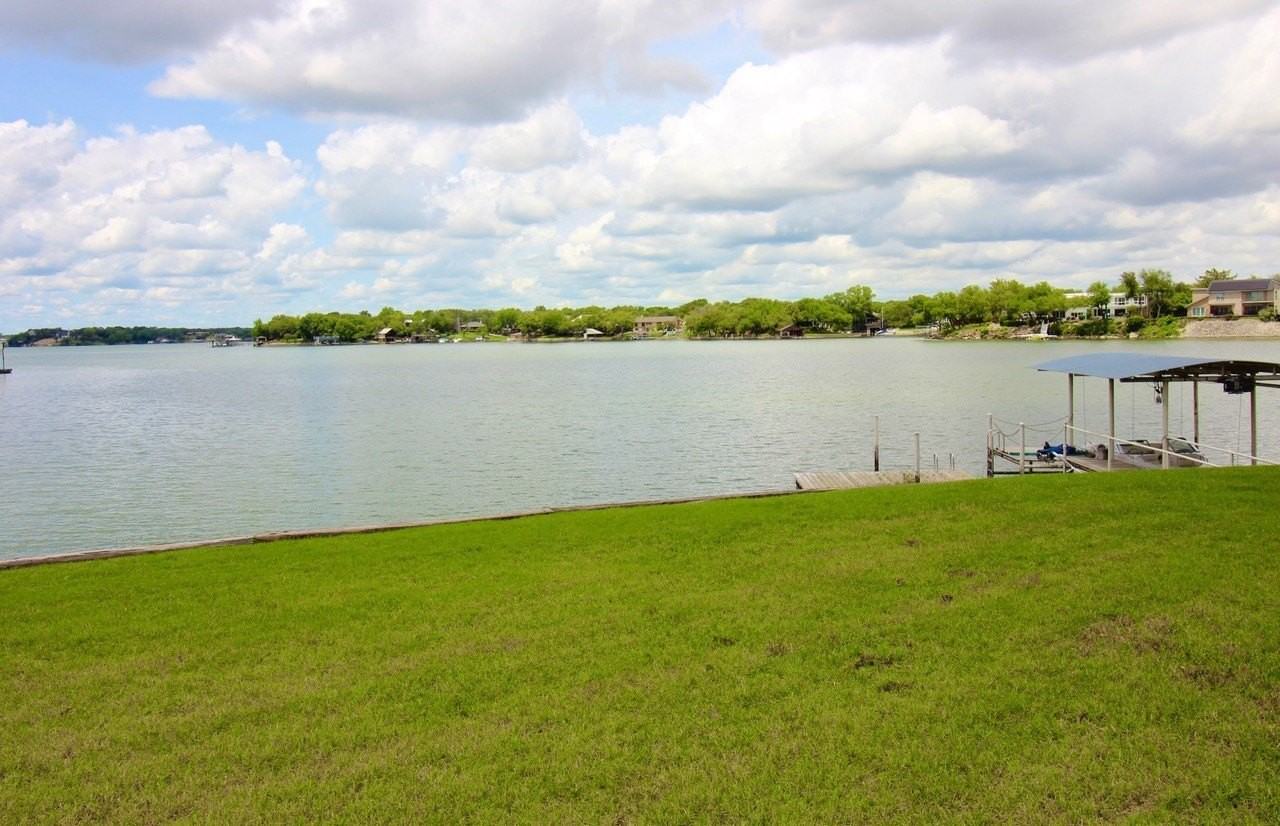 4146 Shore Front Dr - Photo 3 of 28