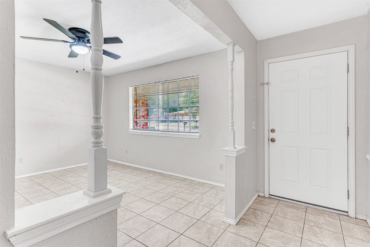 403 Daisy Dr - Photo 2 of 29