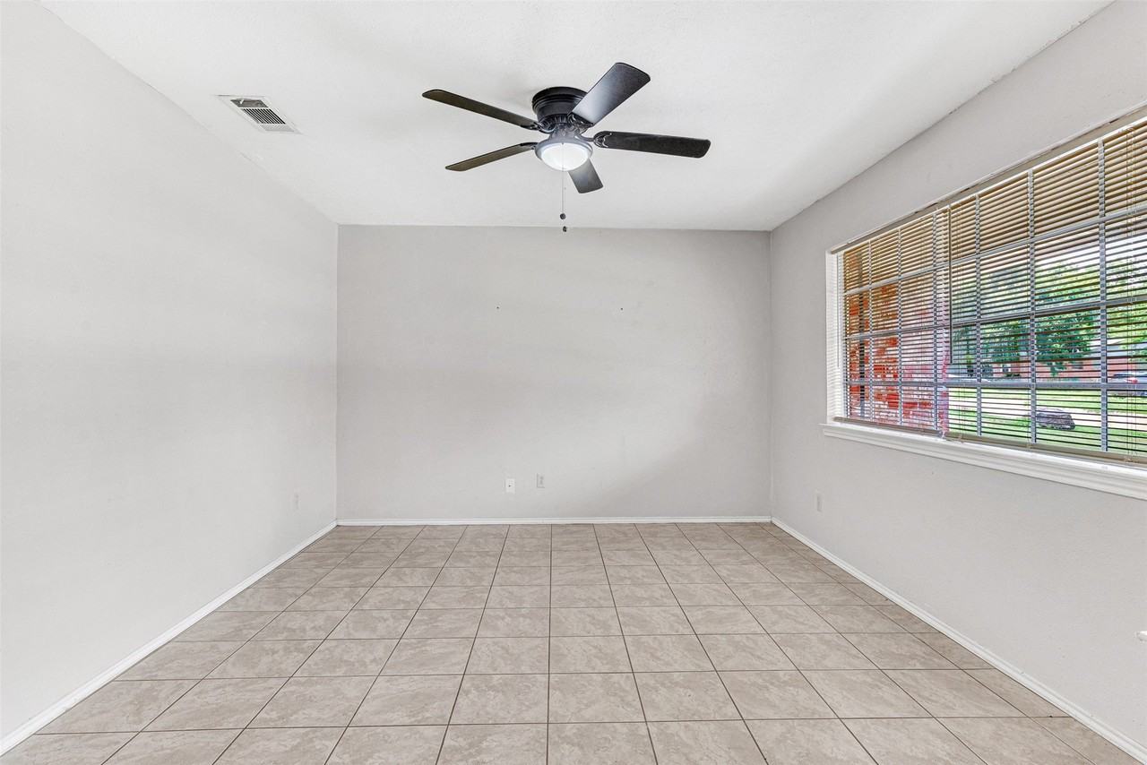 403 Daisy Dr - Photo 4 of 29