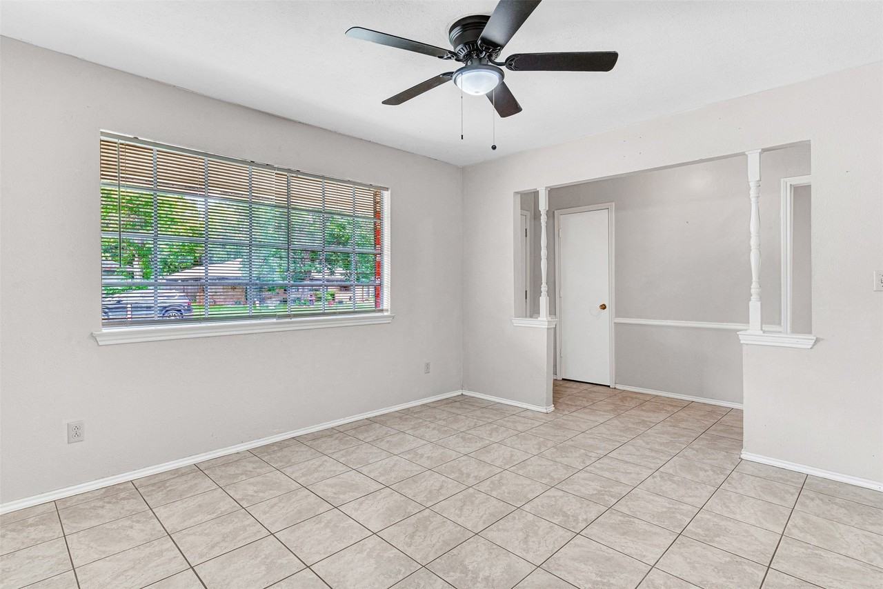 403 Daisy Dr - Photo 5 of 29