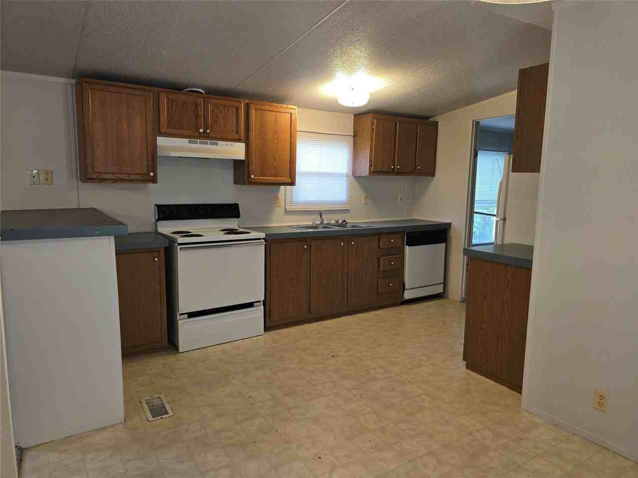 1213 Terry Dr - Photo 3 of 9