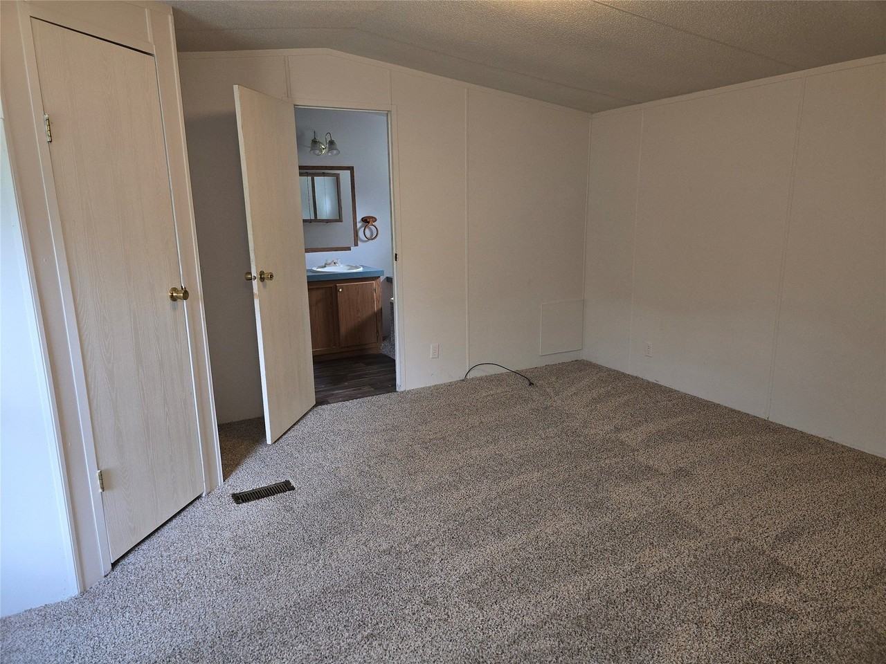 1213 Terry Dr - Photo 4 of 9