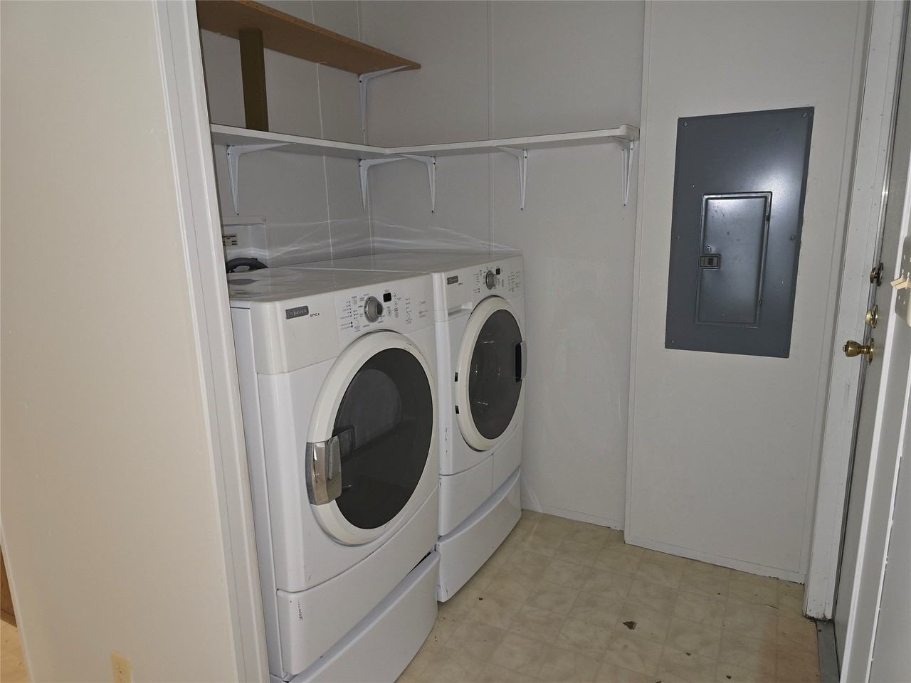 1213 Terry Dr - Photo 7 of 9