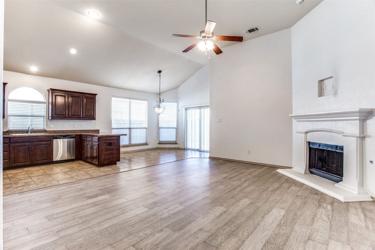 6612 Friendsway Dr - Photo 4 of 16