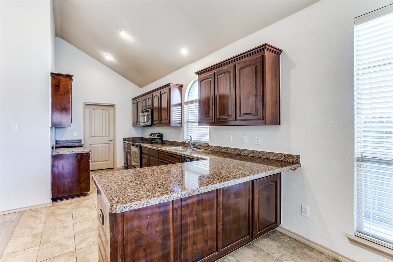 6612 Friendsway Dr - Photo 6 of 16