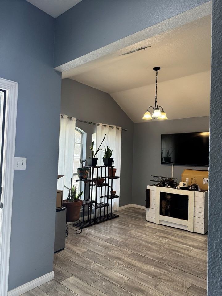 5904 Alcova Ln - Photo 4 of 22