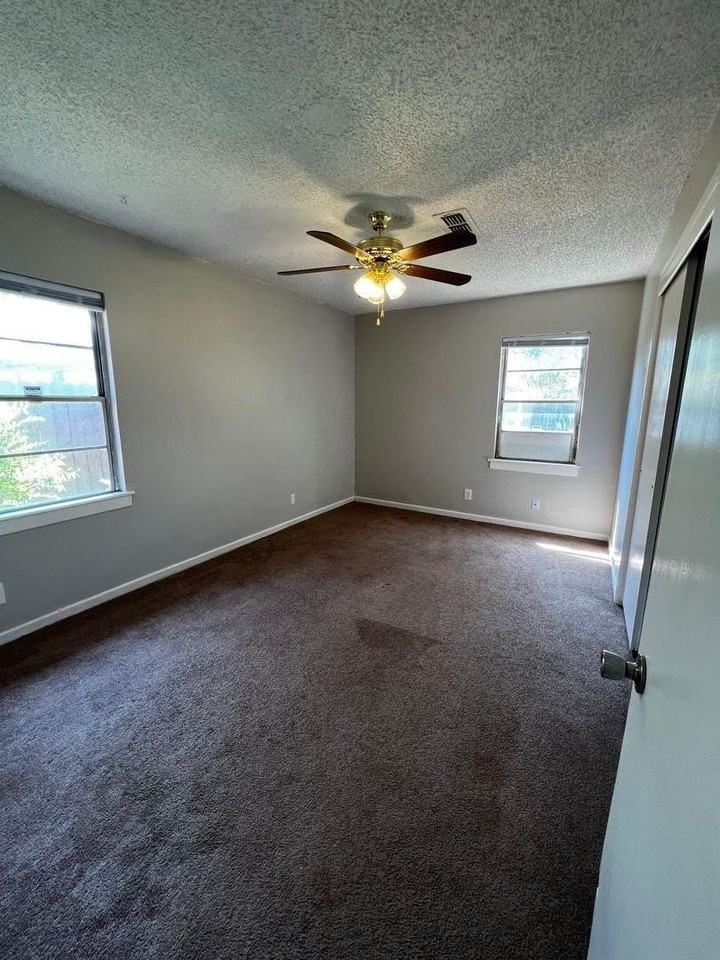 2105 N 8th St - Photo 7 of 14