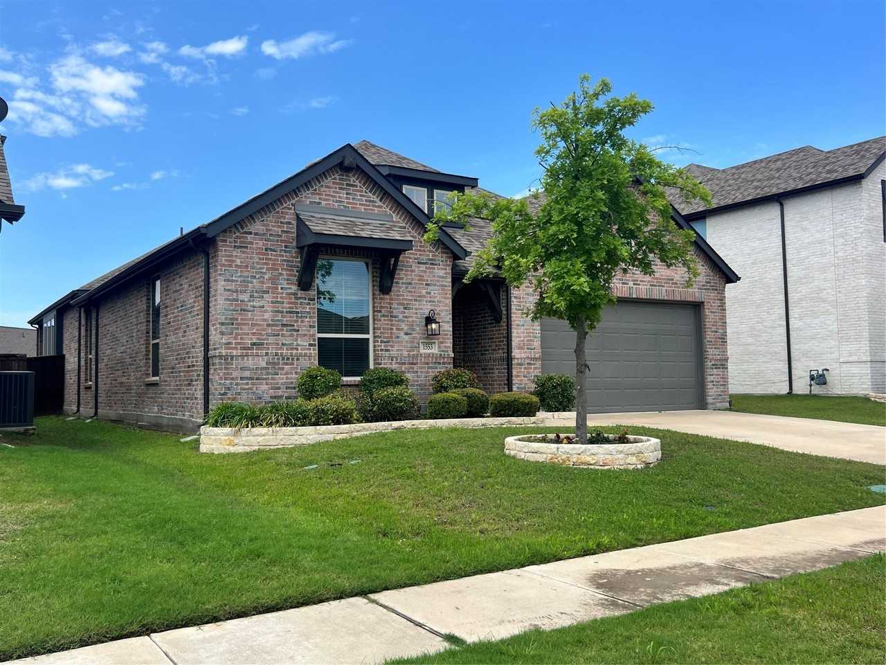 1553 Sugarberry Dr - Photo 2 of 24