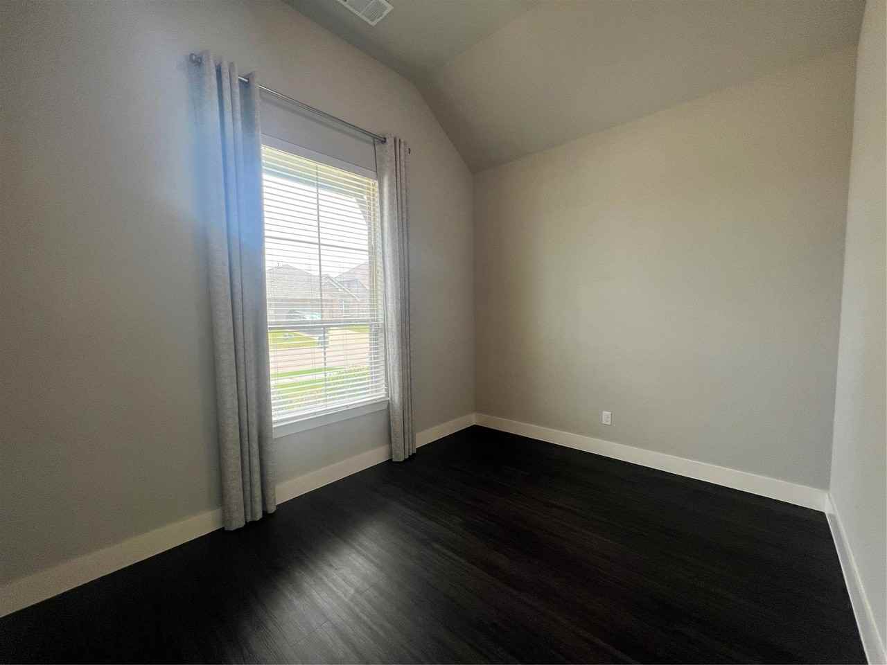 1553 Sugarberry Dr - Photo 5 of 24