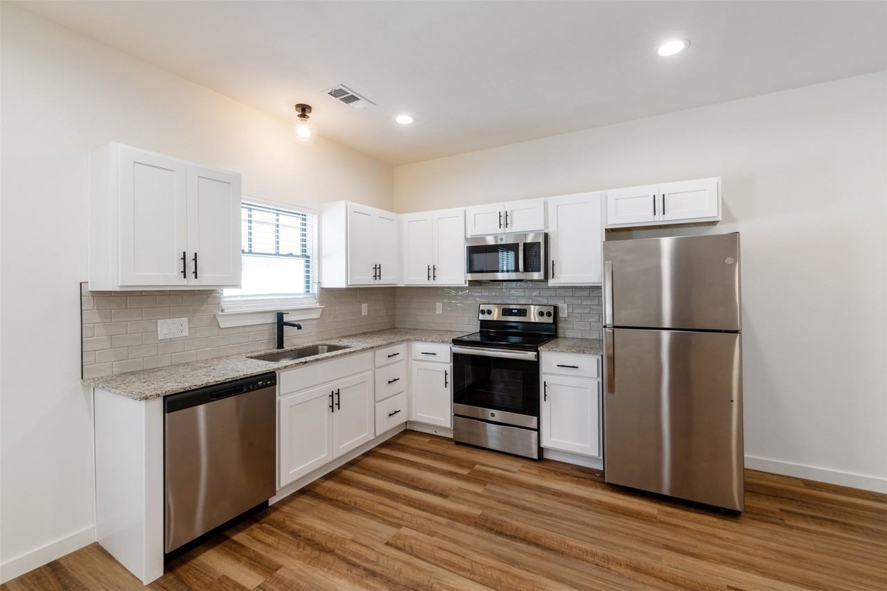 1139 Kings Hwy #103 - Photo 5 of 17
