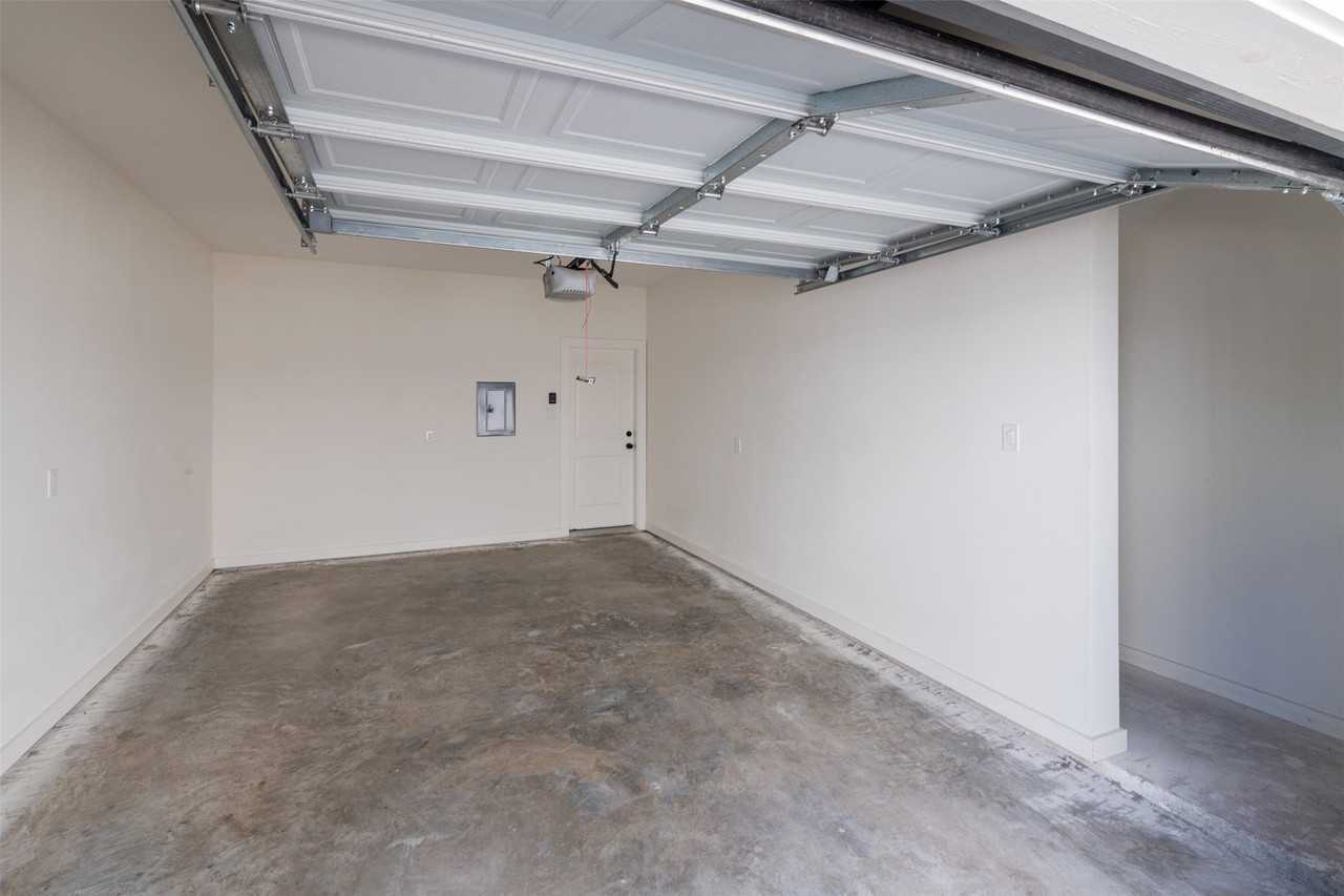 1139 Kings Hwy #103 - Photo 6 of 17