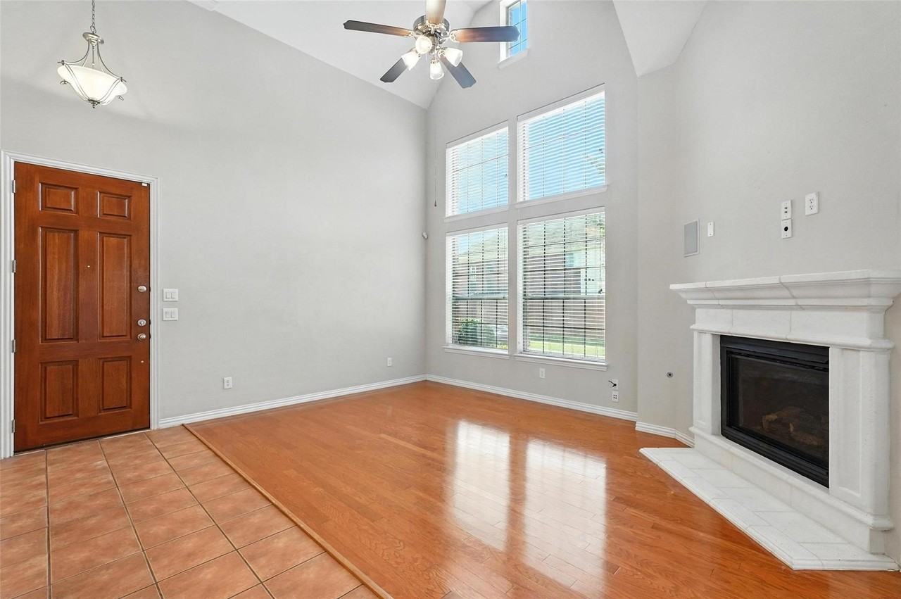 2101 Broadstone Dr - Photo 4 of 36
