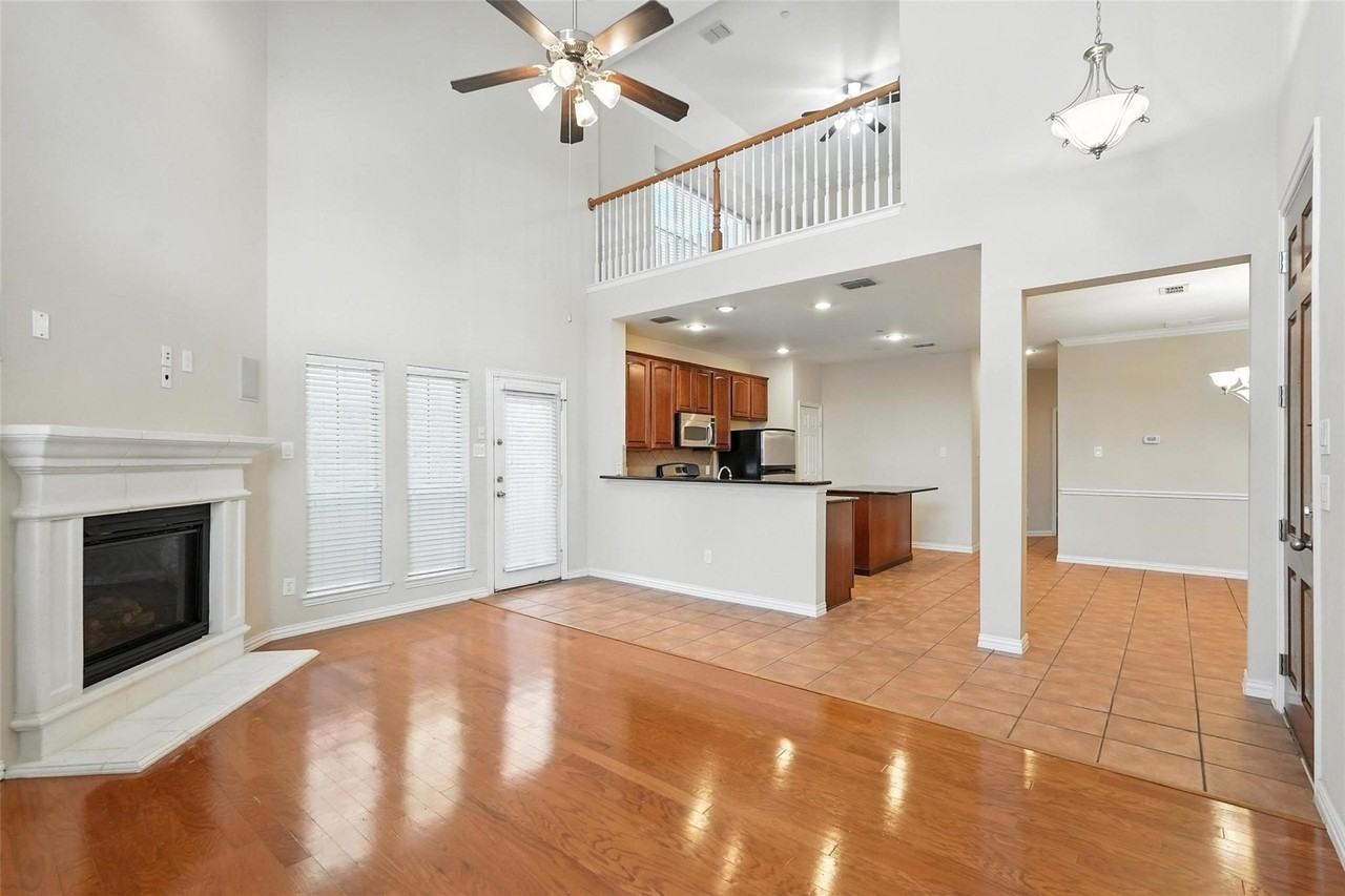 2101 Broadstone Dr - Photo 5 of 36