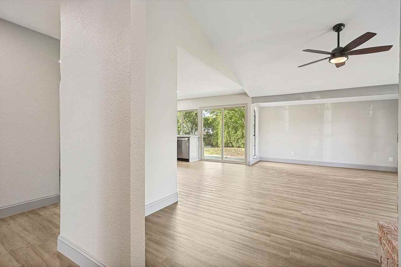 2903 Winterberry Dr - Photo 5 of 26