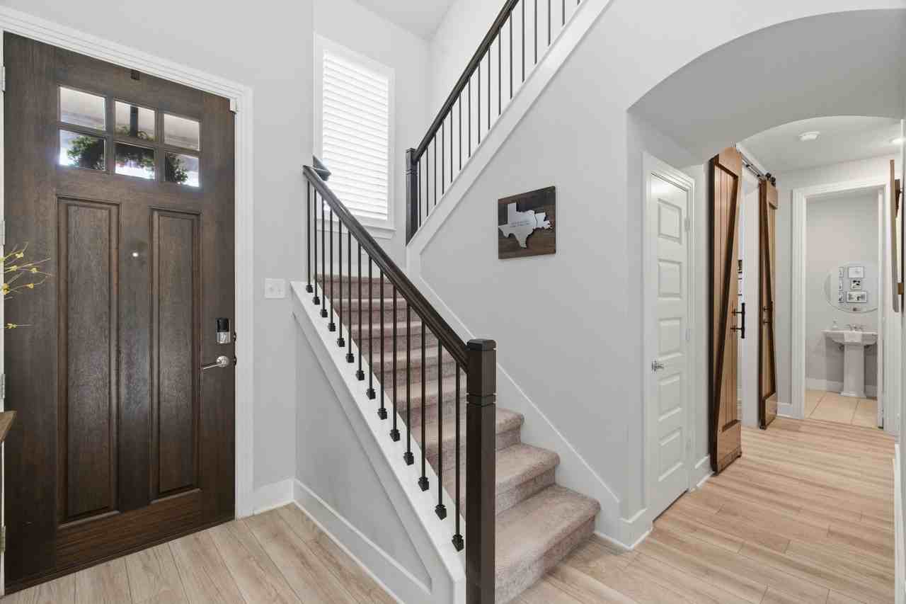 2225 Elm Pl - Photo 3 of 33