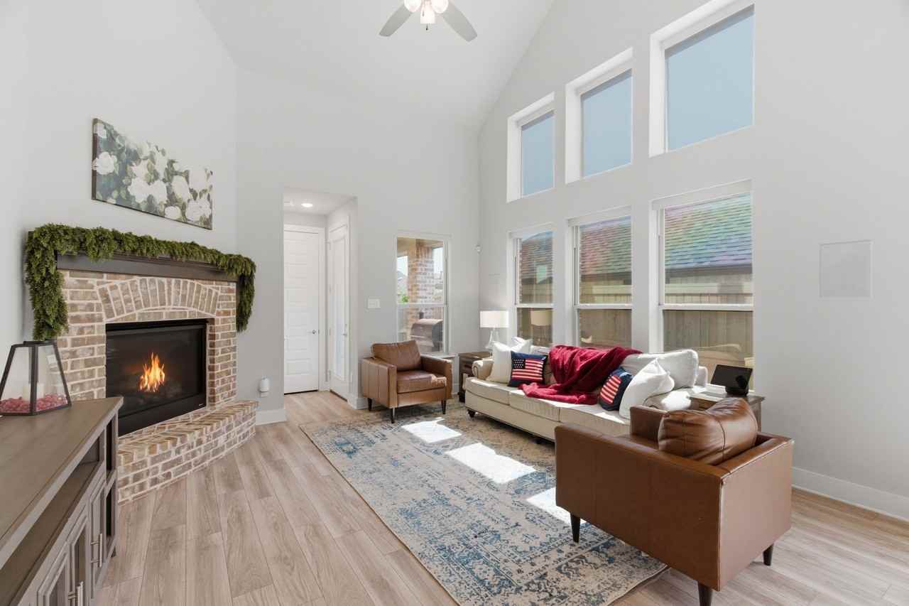 2225 Elm Pl - Photo 4 of 33