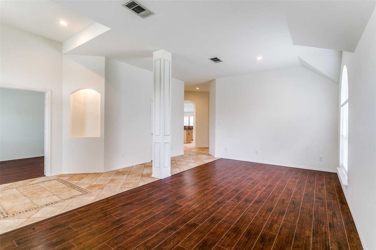 104 Dorsett Dr - Photo 6 of 25
