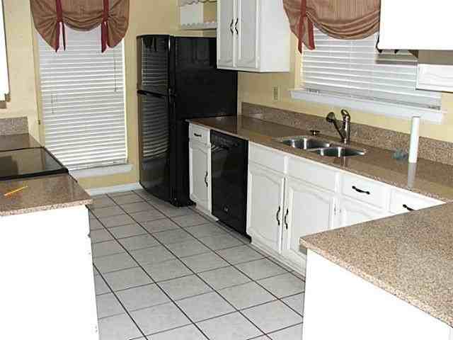 910 Bitternut Dr - Photo 3 of 8