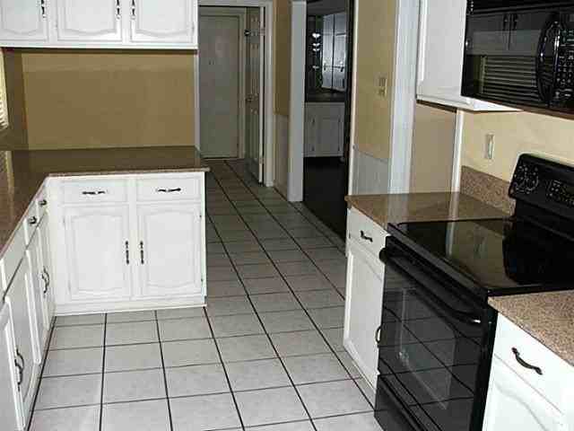 910 Bitternut Dr - Photo 4 of 8
