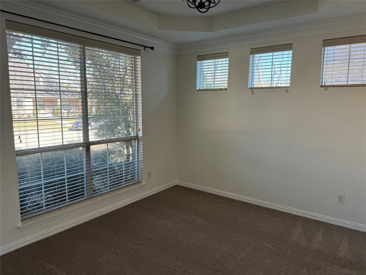 1612 Sweetbay Dr - Photo 2 of 20