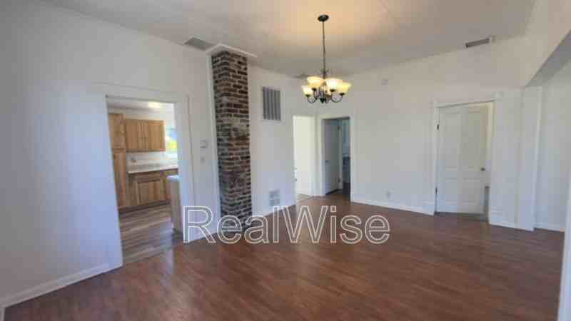 1105 Se Pine St - Photo 7 of 27