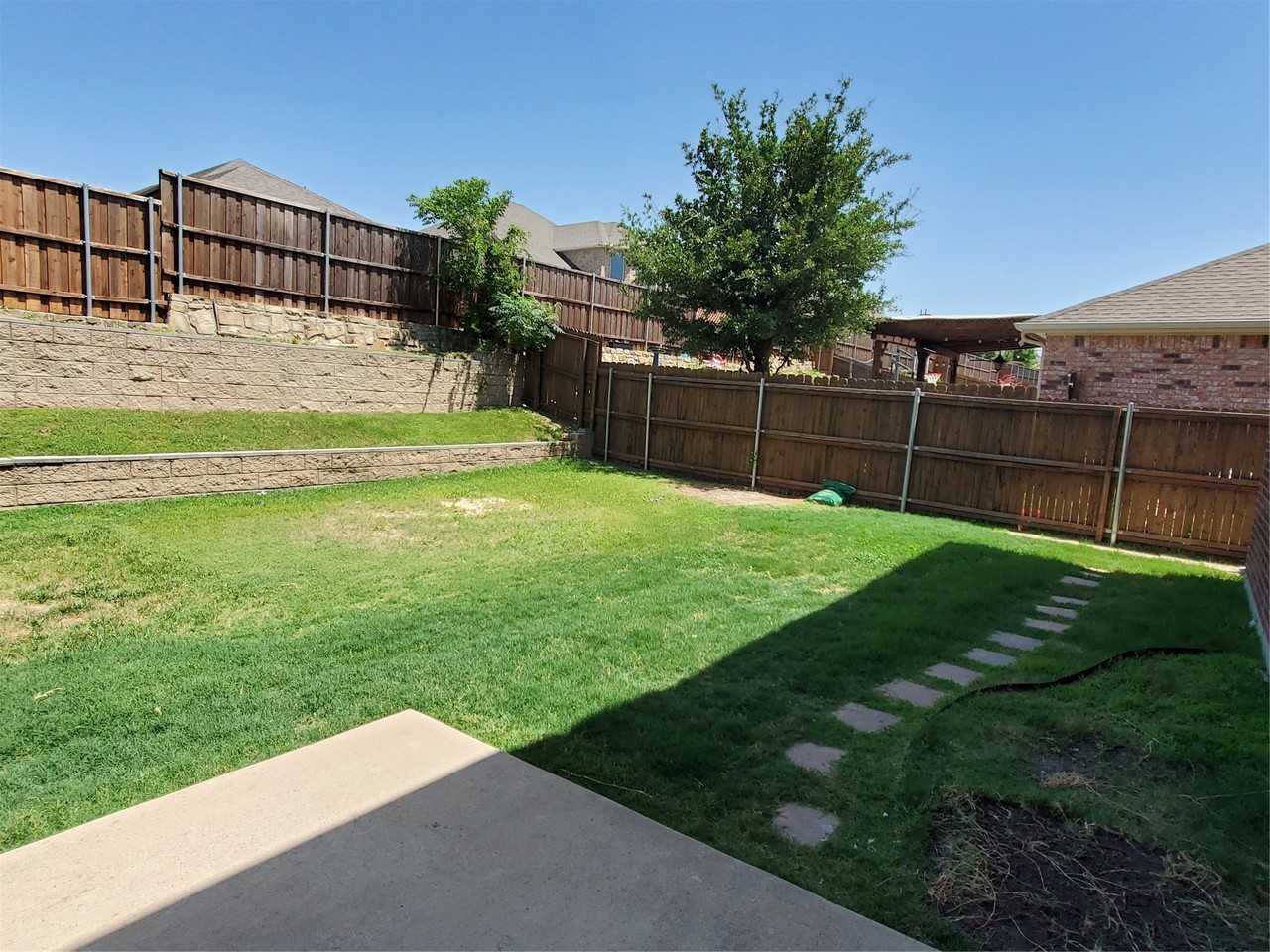 2810 Morgan Dr - Photo 2 of 39