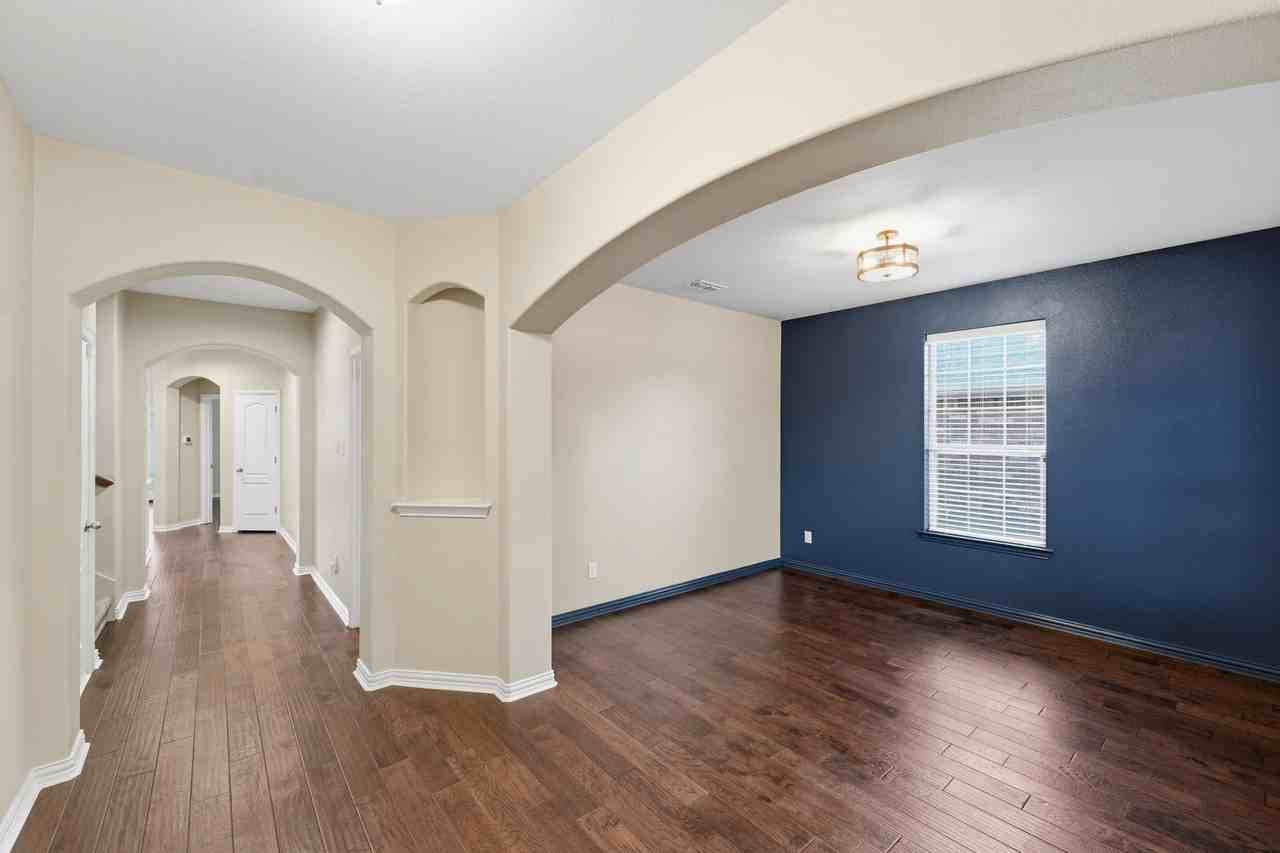 2208 Gregory Creek Dr - Photo 2 of 28