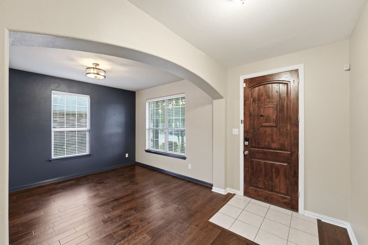 2208 Gregory Creek Dr - Photo 3 of 28