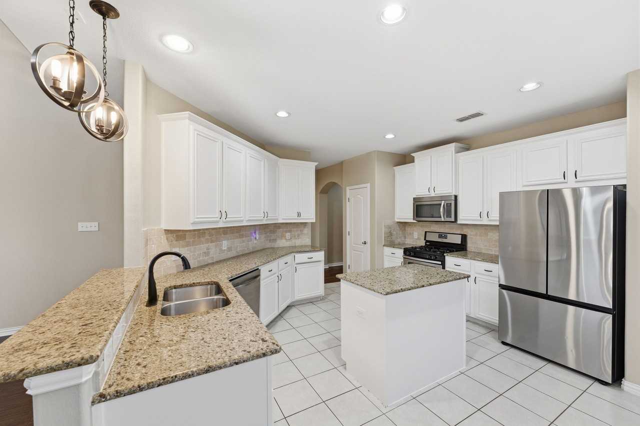 2208 Gregory Creek Dr - Photo 6 of 28