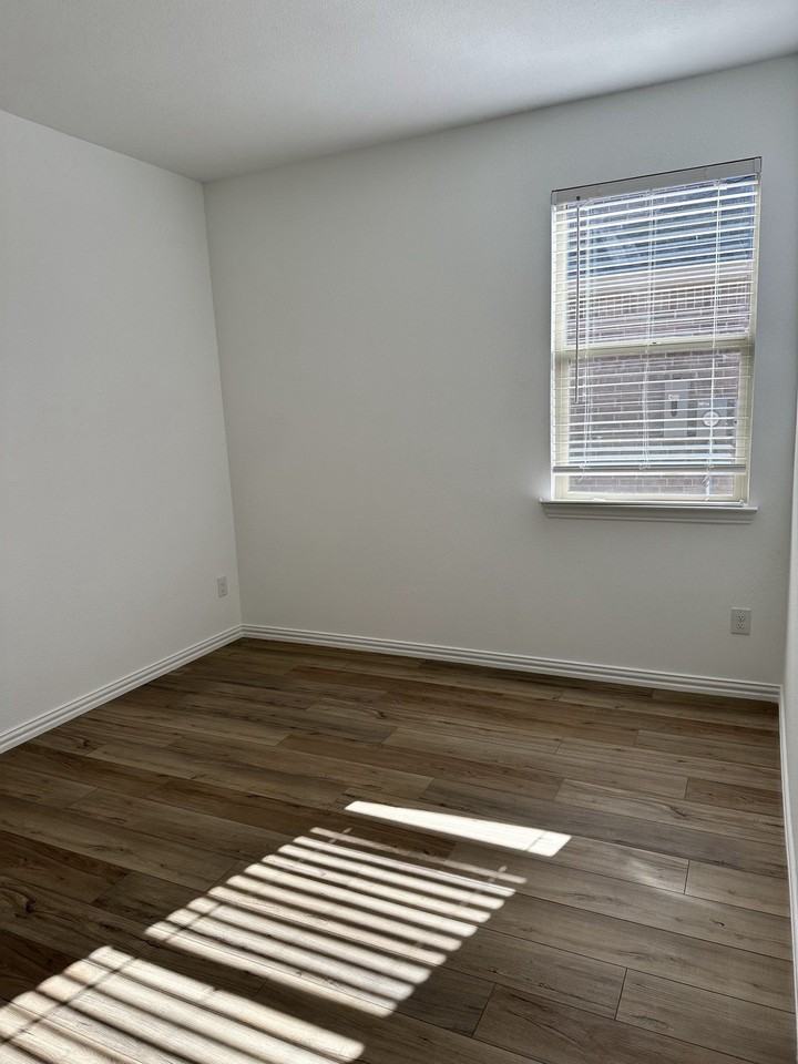 1008 Chip St - Photo 7 of 12